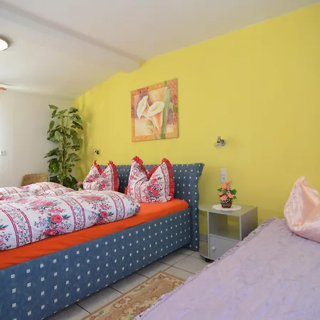Neustadt 2br With Garden, Cleaning Included *
